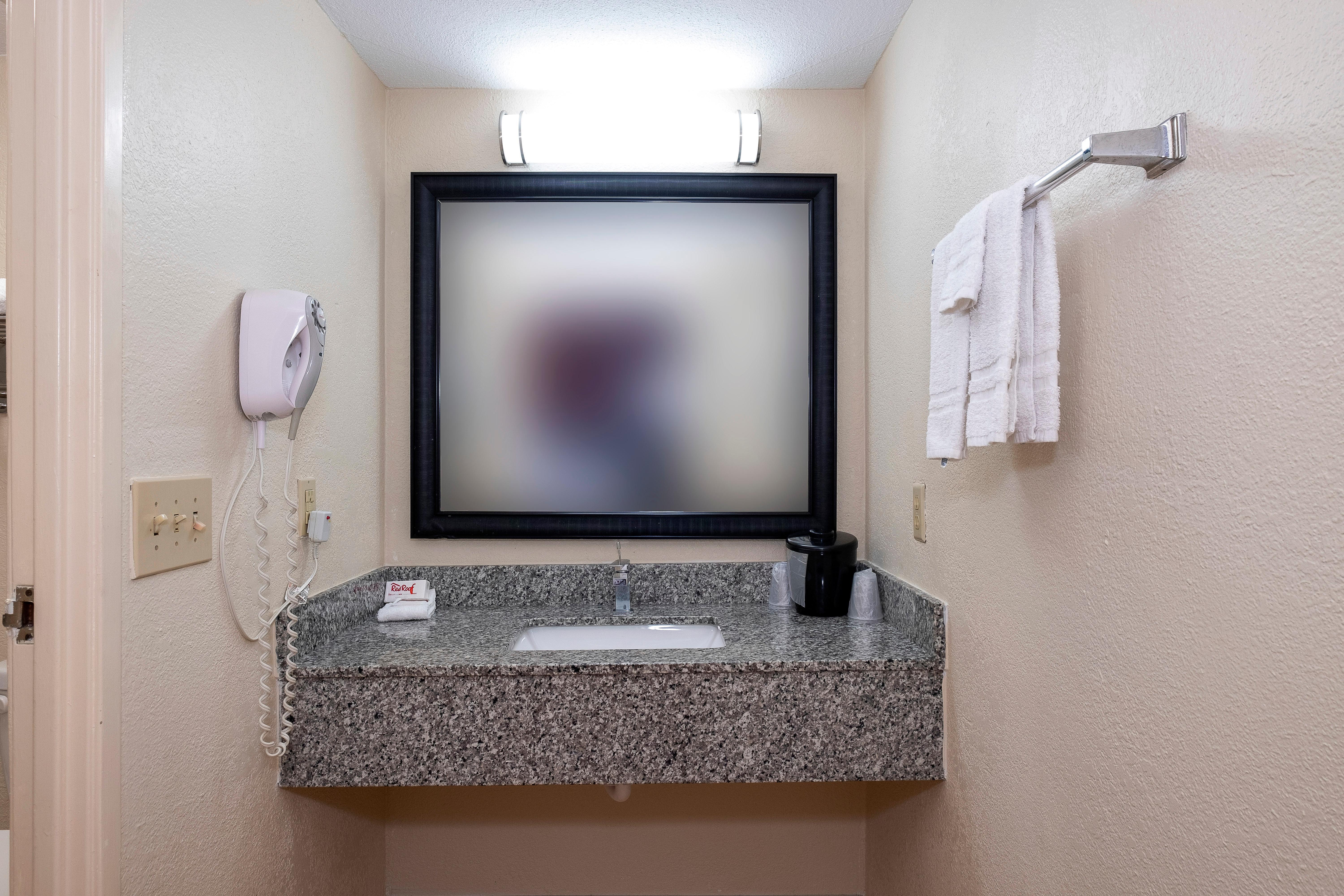 Red Roof Inn Houston North - Fm1960 & I-45 ウェストフィールド エクステリア 写真