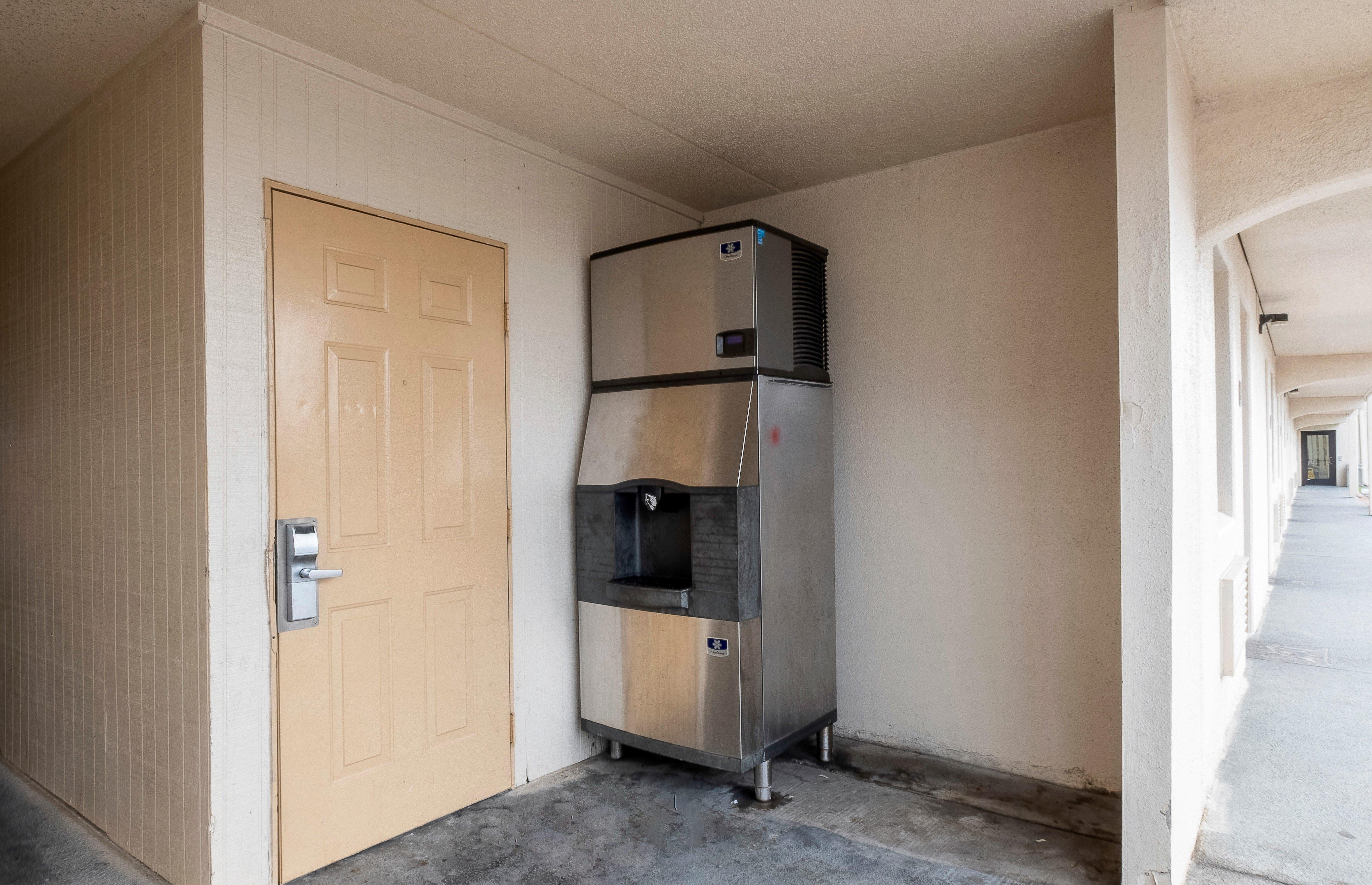 Red Roof Inn Houston North - Fm1960 & I-45 ウェストフィールド エクステリア 写真