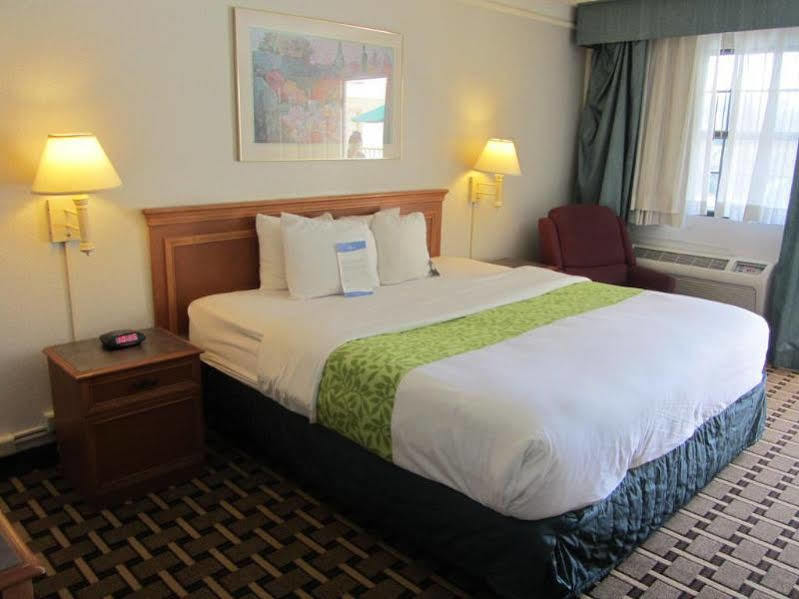 Red Roof Inn Houston North - Fm1960 & I-45 ウェストフィールド エクステリア 写真