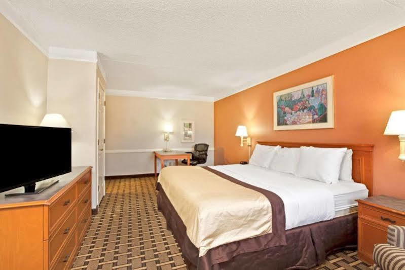 Red Roof Inn Houston North - Fm1960 & I-45 ウェストフィールド エクステリア 写真