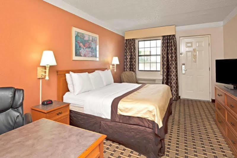Red Roof Inn Houston North - Fm1960 & I-45 ウェストフィールド エクステリア 写真