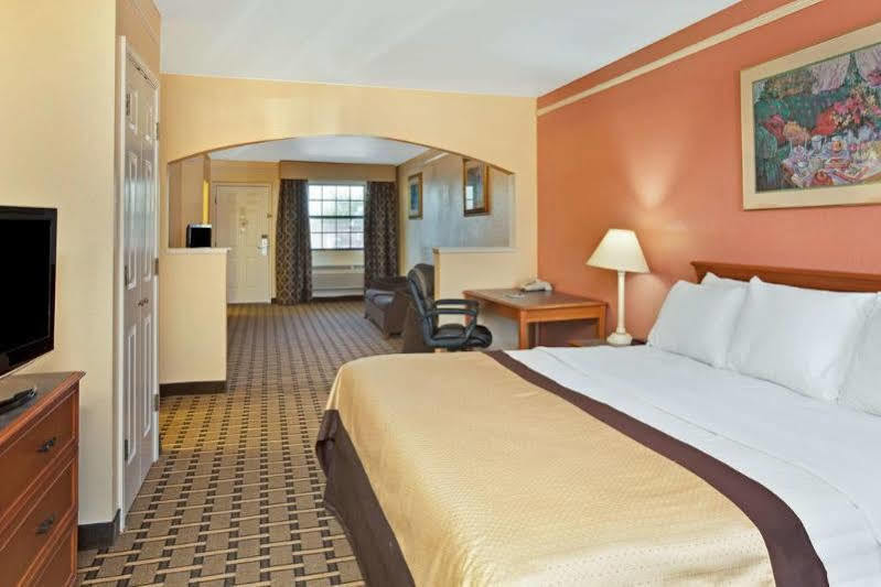 Red Roof Inn Houston North - Fm1960 & I-45 ウェストフィールド エクステリア 写真